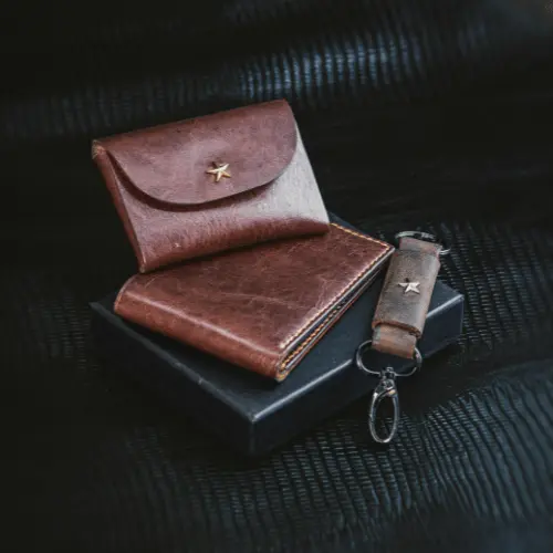 Thoughtful Gifts for Boyfriend: 25 Meaningful Ideas That Show How Much You Care 3 leather wallet